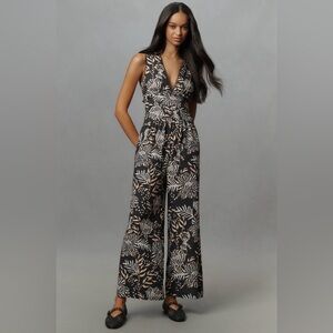 FARM Rio Printed V-Neck Jumpsuit
In Floral Birds